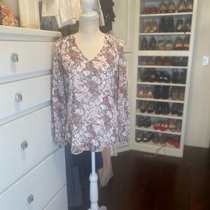 Rose Pink Floral Puff Sleeve V-Neck blouse with curved hem.  Size S